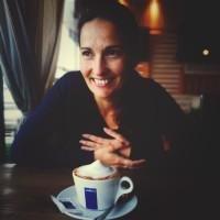 Retrato de Laura Socias Gude para el taller Aprende a reseñar como un profesional