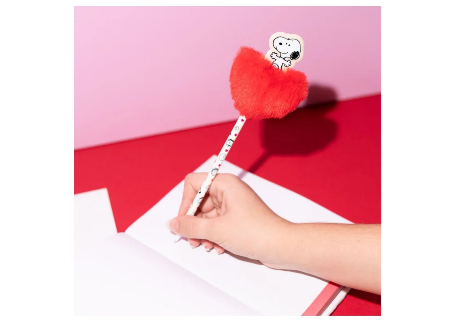 Bolígrafo Snoopy con pompón de corazón rojo